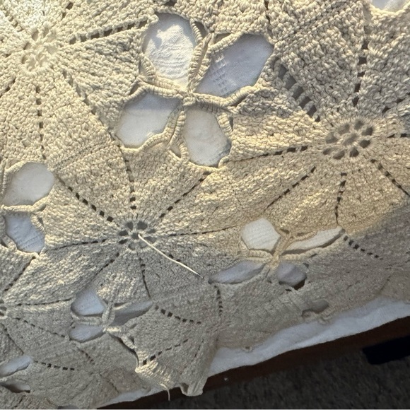 76” x 84” Vintage Handmade Crochet Floral Bedspread Blanket - Picture 4 of 11